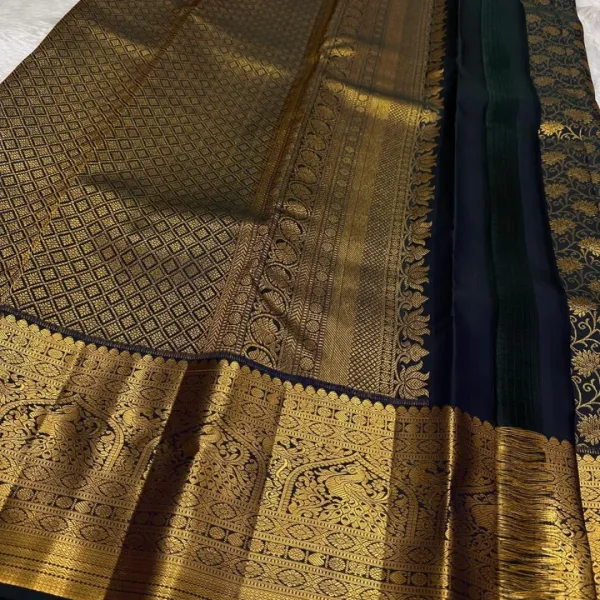 Black_Divine_Soft_Banarasi_Silk_Saree_With_Delightful_Blouse_Piece_For_Women