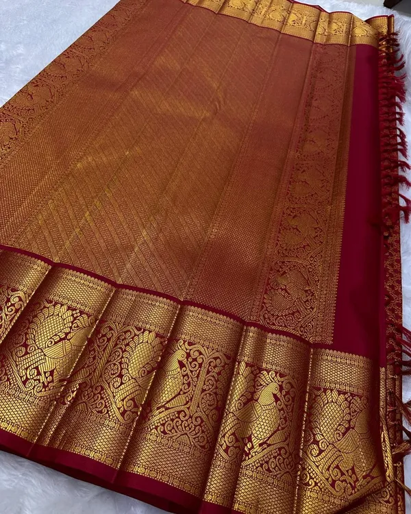 Red_Sumptuous_Soft_Banarasi_Silk_Saree_With_Imaginative_Blouse_Piece_For_Women