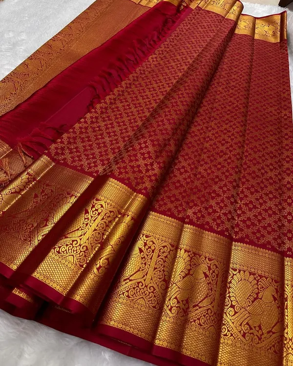 Red_Sumptuous_Soft_Banarasi_Silk_Saree_With_Imaginative_Blouse_Piece_For_Women