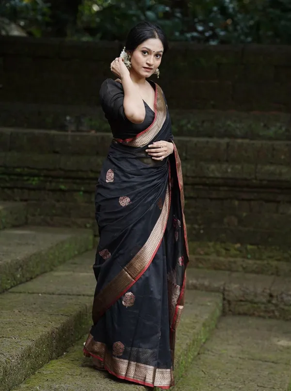 Black_Surpassing_Soft_Silk_Saree_With_Embellished_Blouse_Piece_For_Women