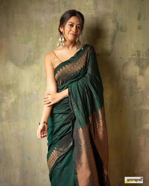 Dark_Green_Opulent_Soft_Silk_Saree_With_Flameboyant_Blouse_Piece_For_Women