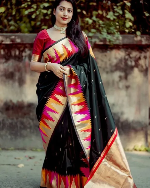 Black_Vestigial_Soft_Silk_Saree_With_Fragrant_Blouse_Piece_For_Women