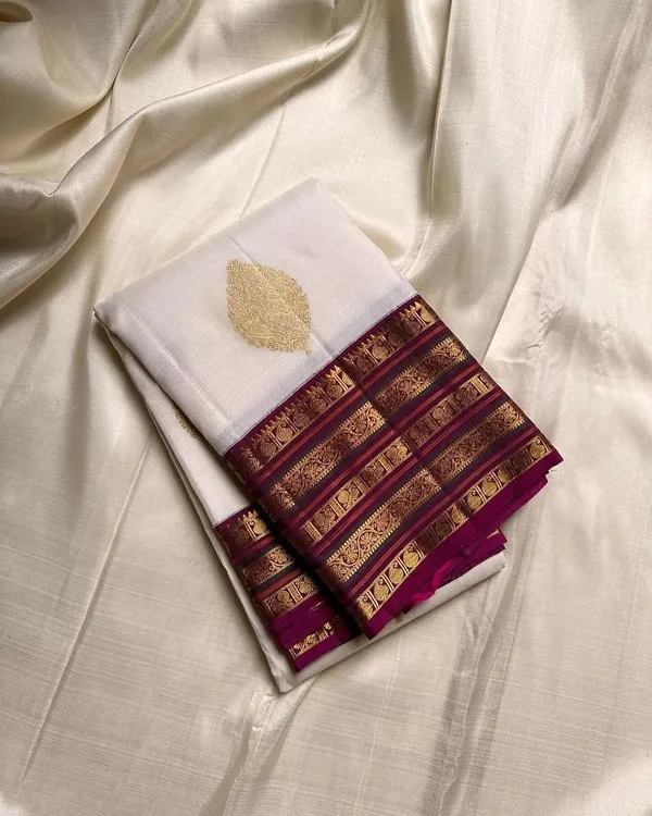 Off_White_Amazing_Soft_Silk_Saree_With_Phenomenal_Blouse_Piece_For_Women