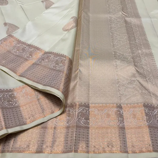 Off_White_Flaunt_Soft_Silk_Saree_With_Sumptuous_Blouse_Piece_For_Women