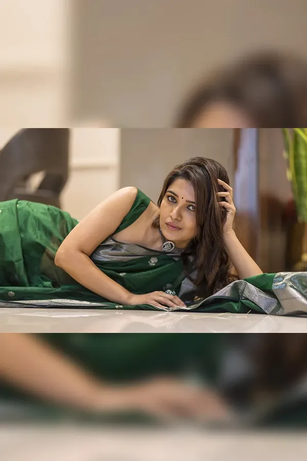 Green_Incible_Cotton_Silk_Saree_With_Fantabulous_Blouse_Piece_For_Women