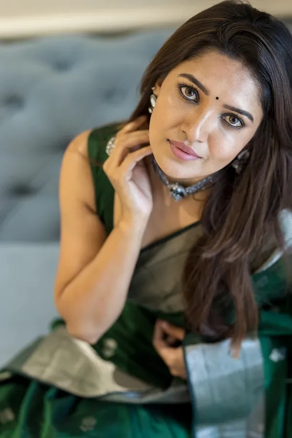 Green_Incible_Cotton_Silk_Saree_With_Fantabulous_Blouse_Piece_For_Women