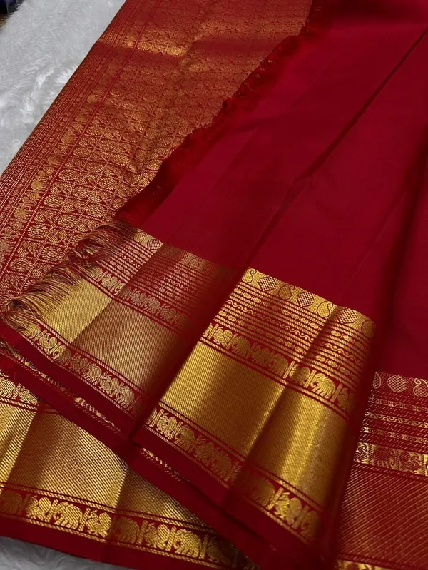 Red_Luminous_Soft_Banarasi_Silk_Saree_With_Dissemble_Blouse_Piece_For_Women
