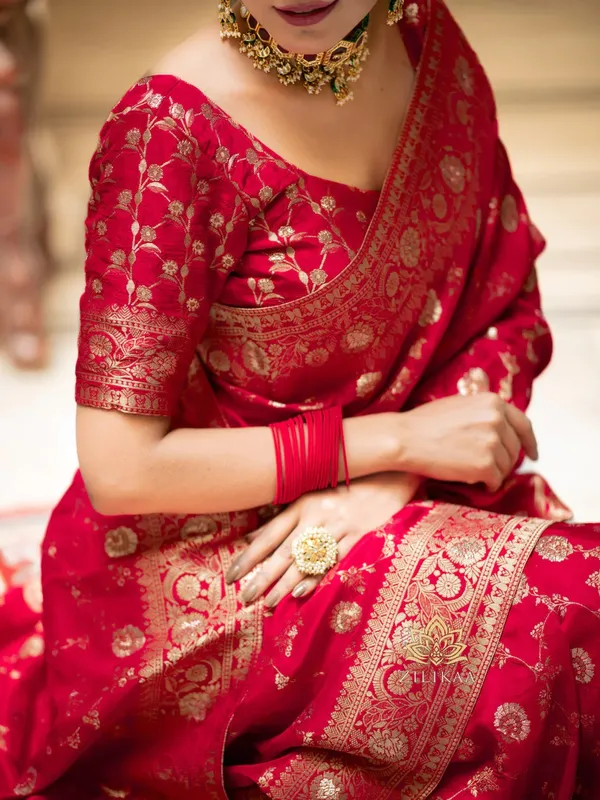 Red_Desiring_Soft_Silk_Saree_With_Engrossing_Blouse_Piece_For_Women