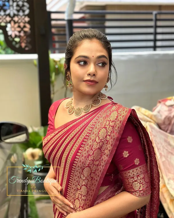 Dark_Pink_Deserving_Soft_Silk_Saree_With_Flaunt_Blouse_Piece_For_Women