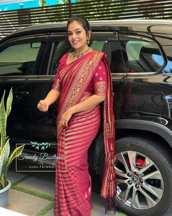 Dark_Pink_Deserving_Soft_Silk_Saree_With_Flaunt_Blouse_Piece_For_Women
