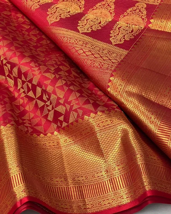 Red_Captivating_Soft_Banarasi_Silk_Saree_With_Prodigal_Blouse_Piece_For_Women