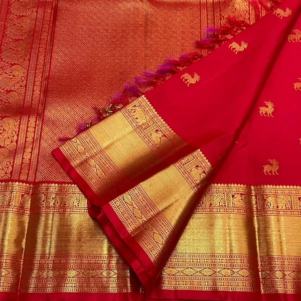 Red_Proficient_Soft_Banarasi_Silk_Saree_With_Seraphic_Blouse_Piece_For_Women