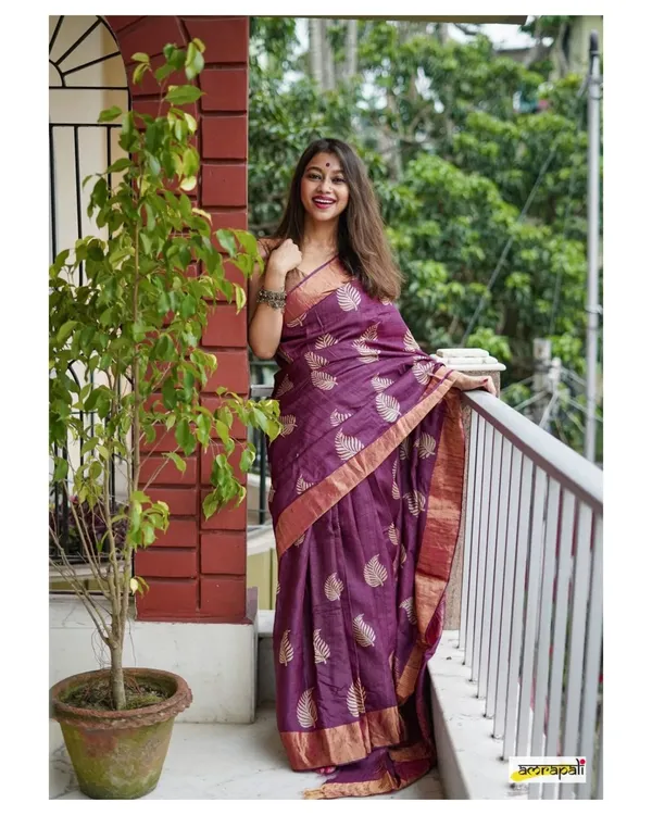Wine_Snazzy_Linen_Silk_Saree_With_Imaginative_Blouse_Piece_For_Women