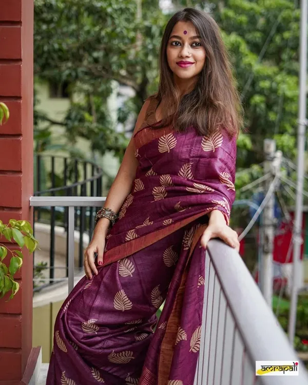 Wine_Snazzy_Linen_Silk_Saree_With_Imaginative_Blouse_Piece_For_Women