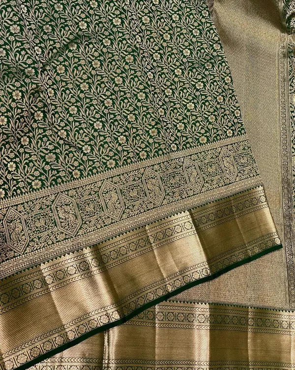 Dark_Green_Eloquence_Soft_Banarasi_Silk_Saree_With_Engrossing_Blouse_Piece_For_Women