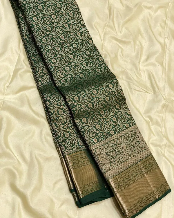 Dark_Green_Eloquence_Soft_Banarasi_Silk_Saree_With_Engrossing_Blouse_Piece_For_Women