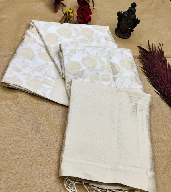 Beige_Winsome_Soft_Banarasi_Silk_Saree_With_Tempting_Blouse_Piece_For_Women