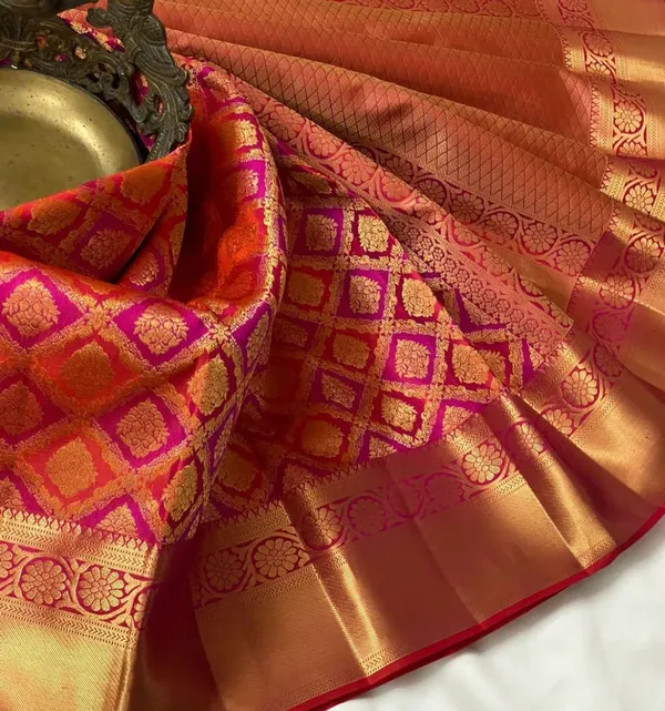 Red_Glamorous_Soft_Silk_Saree_With_Imaginative_Blouse_Piece_For_Women