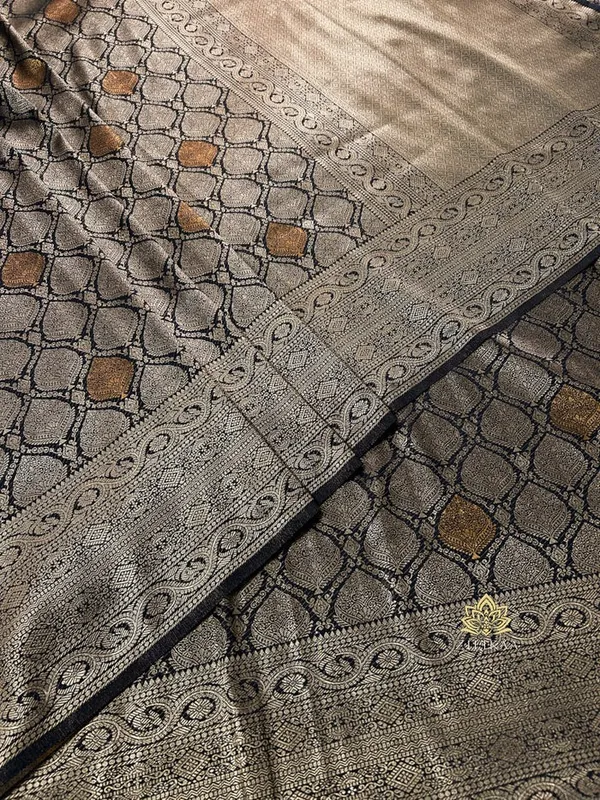 Black_Sumptuous_Soft_Silk_Saree_With_Imbrication_Blouse_Piece_For_Women