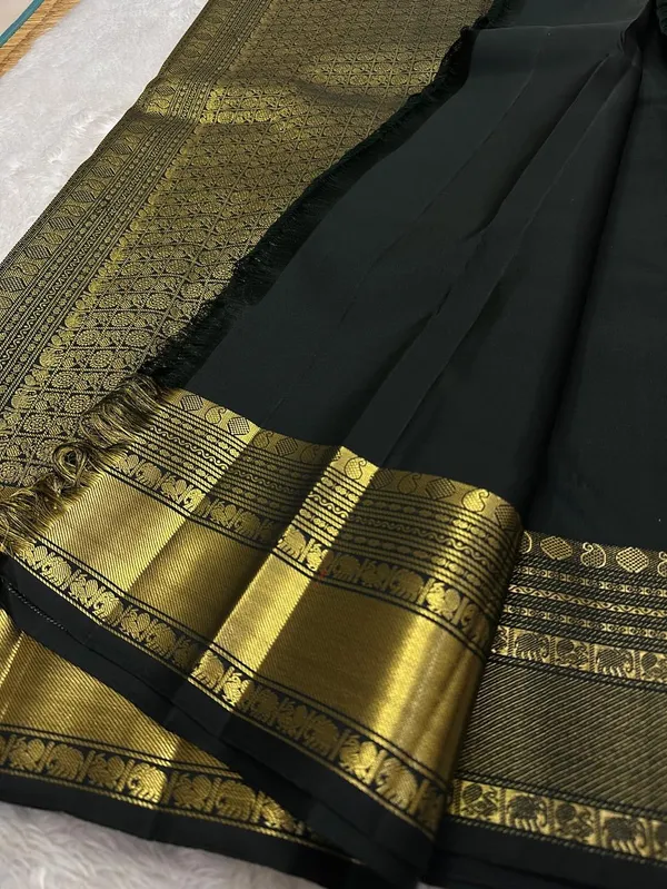 Black_Tremendous_Soft_Banarasi_Silk_Saree_With_Pleasurable_Blouse_Piece_For_Women