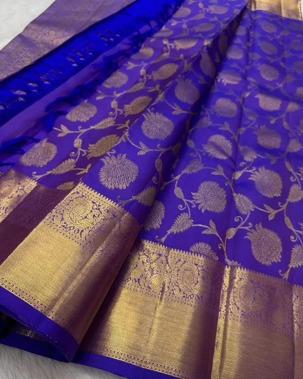 Royal_Blue_Chatoyant_Soft_Banarasi_Silk_Saree_With_Desultory_Blouse_Piece_For_Women