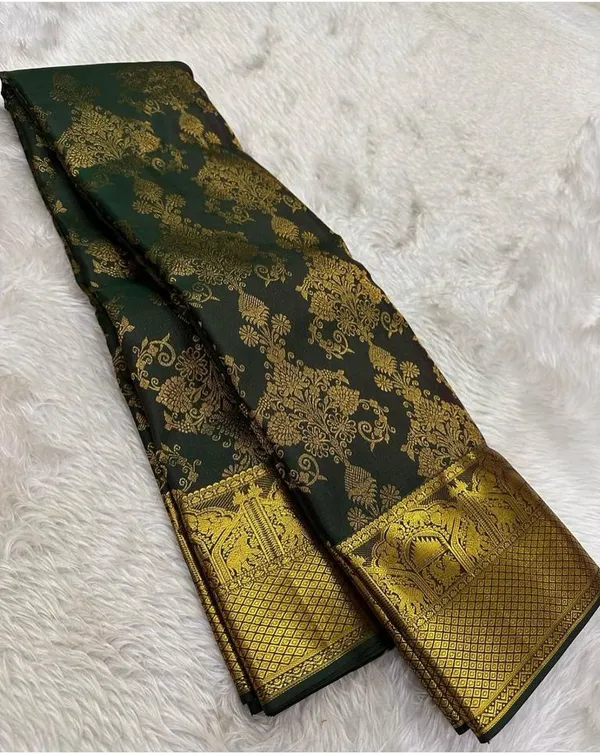 Dark_Green_Devastating_Soft_Banarasi_Silk_Saree_With_Exemplary_Blouse_Piece_For_Women