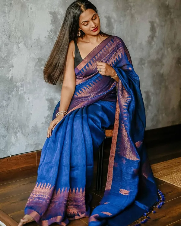 Royal_Blue_Improbable_Cotton_Silk_Saree_With_Fragrant_Blouse_Piece_For_Women