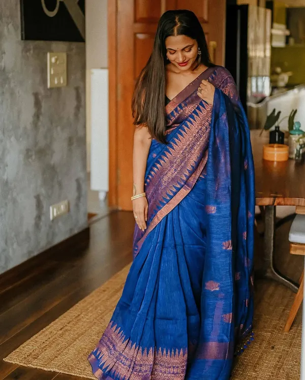 Royal_Blue_Improbable_Cotton_Silk_Saree_With_Fragrant_Blouse_Piece_For_Women