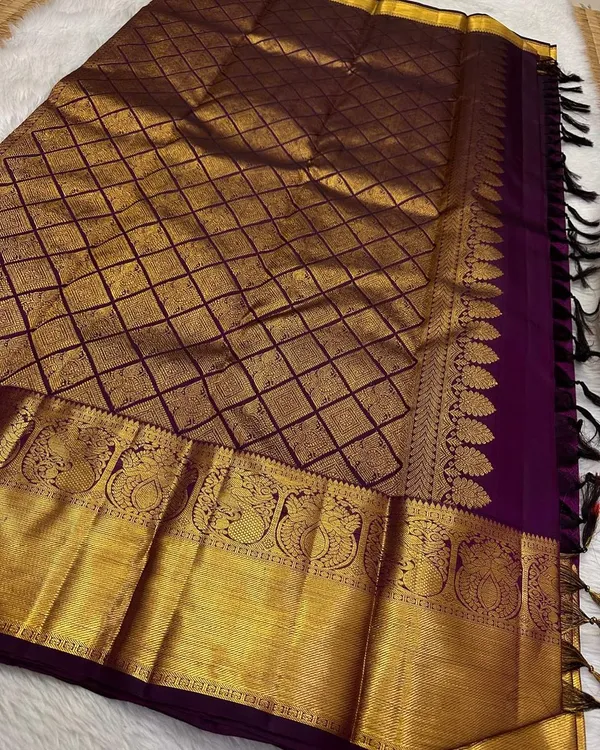 Purple_Transcendent_Soft_Banarasi_Silk_Saree_With_Beguiling_Blouse_Piece_For_Women