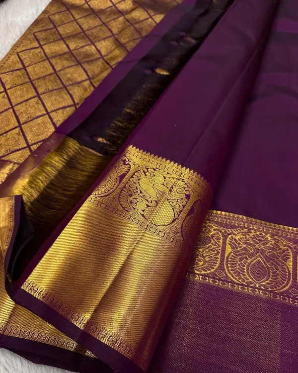 Purple_Transcendent_Soft_Banarasi_Silk_Saree_With_Beguiling_Blouse_Piece_For_Women