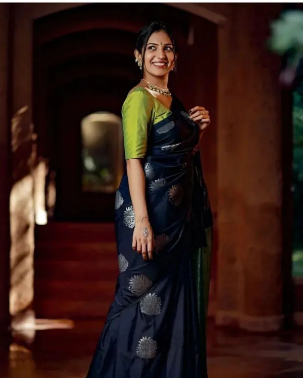 Navy_Blue_Wonderful_Soft_Silk_Saree_With_Pretty_Blouse_Piece_For_Women