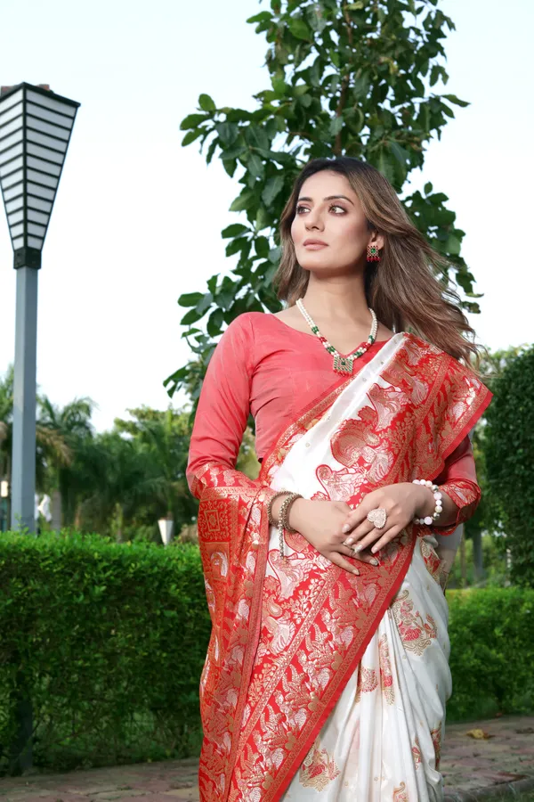 White_Precious_Soft_Banarasi_Silk_Saree_With_Capricious_Blouse_Piece_For_Women