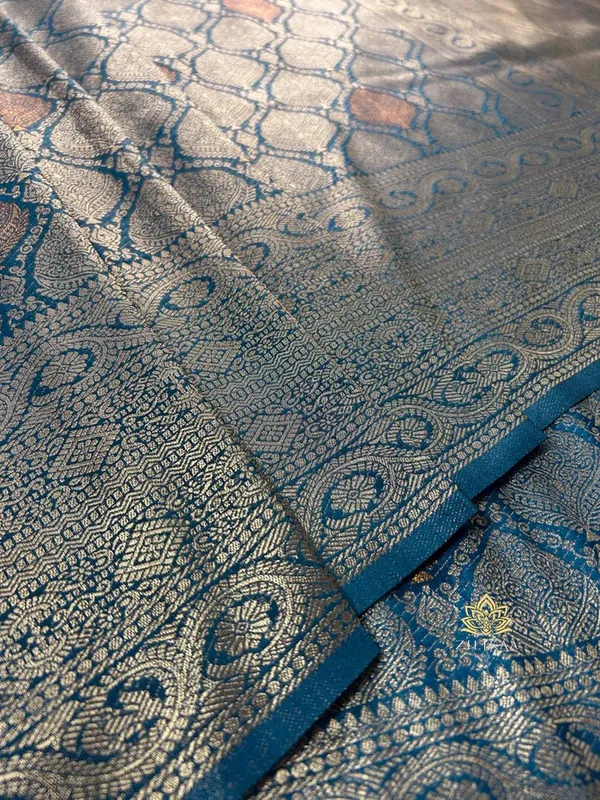Blue_Desultory_Soft_Silk_Saree_With_Admirable_Blouse_Piece_For_Women