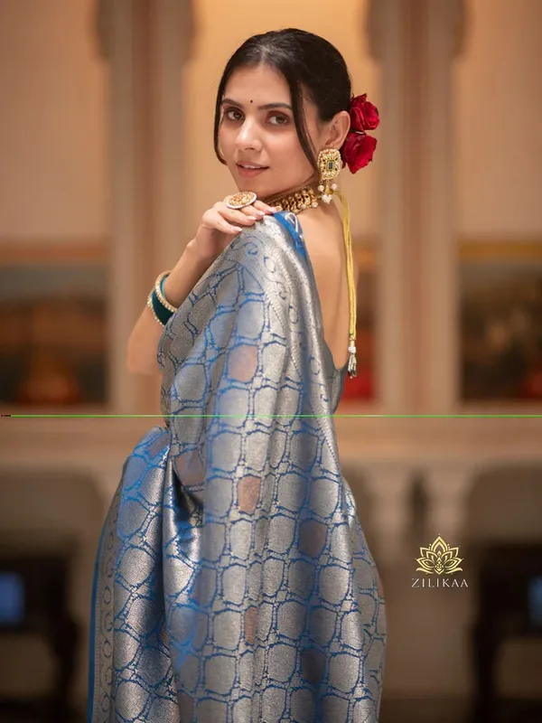 Blue_Desultory_Soft_Silk_Saree_With_Admirable_Blouse_Piece_For_Women