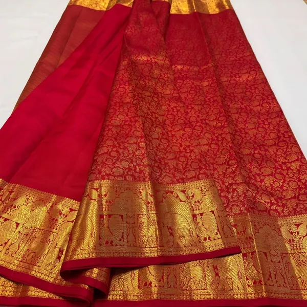 Red_Admirable_Soft_Banarasi_Silk_Saree_With_Majestic_Blouse_Piece_For_Women