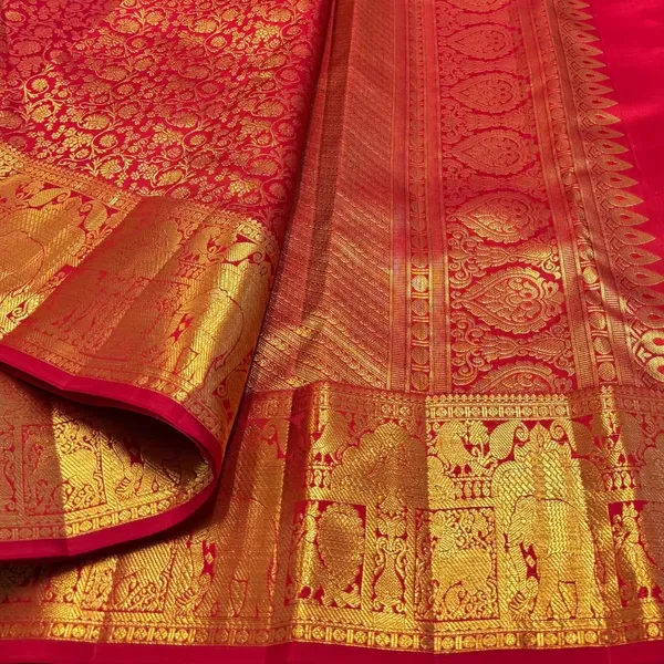 Red_Admirable_Soft_Banarasi_Silk_Saree_With_Majestic_Blouse_Piece_For_Women