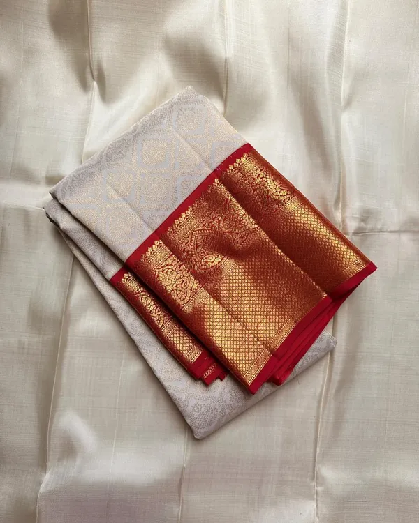 Red_Inimitable_Soft_Silk_Saree_With_Effulgent_Blouse_Piece_For_Women