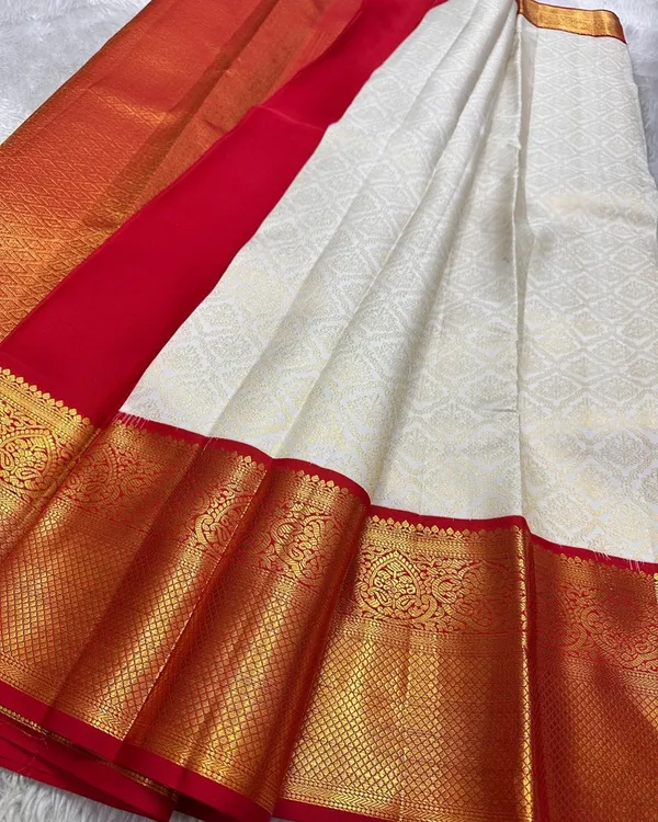 Red_Inimitable_Soft_Silk_Saree_With_Effulgent_Blouse_Piece_For_Women