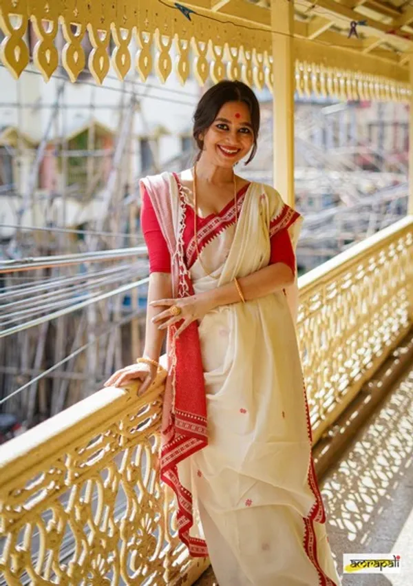 Off_White_Unique_Cotton_Silk_Saree_With_Ravishing_Blouse_Piece_For_Women