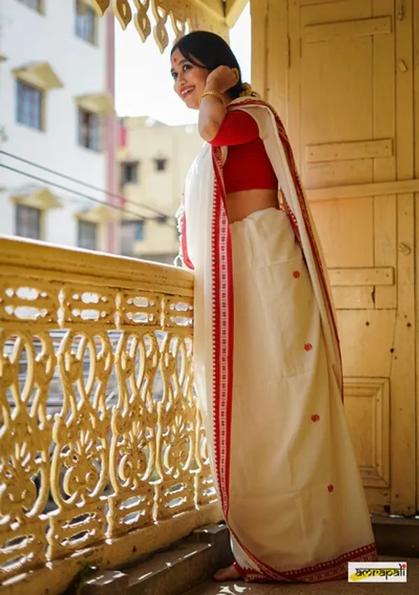 Off_White_Unique_Cotton_Silk_Saree_With_Ravishing_Blouse_Piece_For_Women