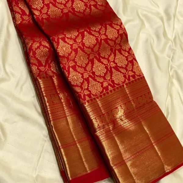 Red_Improbable_Soft_Banarasi_Silk_Saree_With_Surpassing_Blouse_Piece_For_Women
