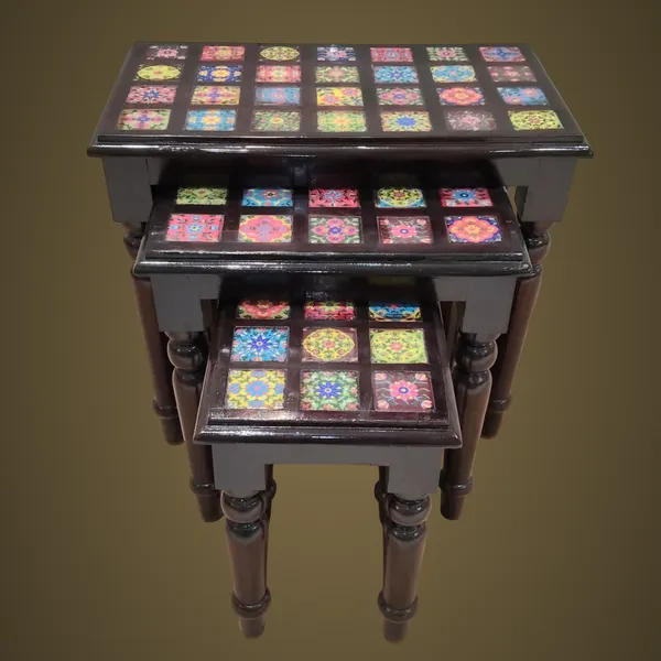 Wdn_Nesting_Stool_Tiles_Ftd
