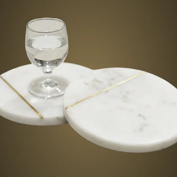 CS02_White_Marble_Coasters_w/brass_inlay_S/4