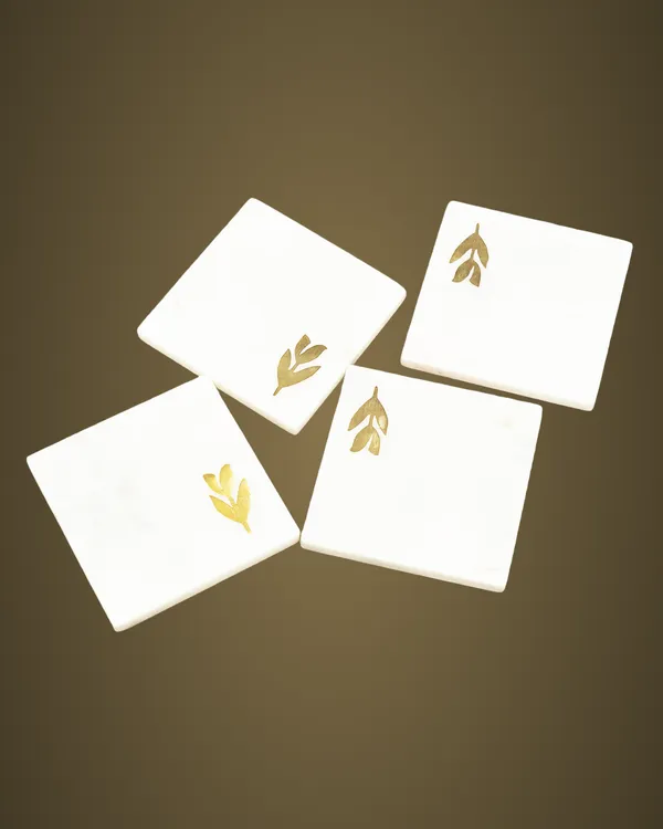 CS0108_White_Marble_Coasters_w/brass_inlay_S/4