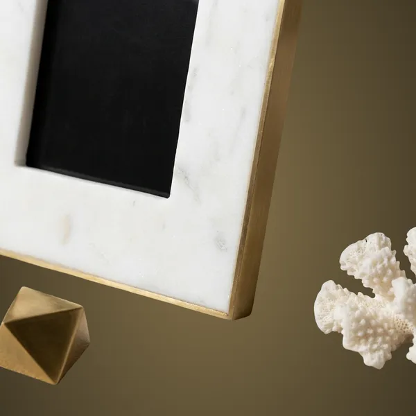 PF13_White_Marble_Photo_Frame_w/brass_inlay_7x9"