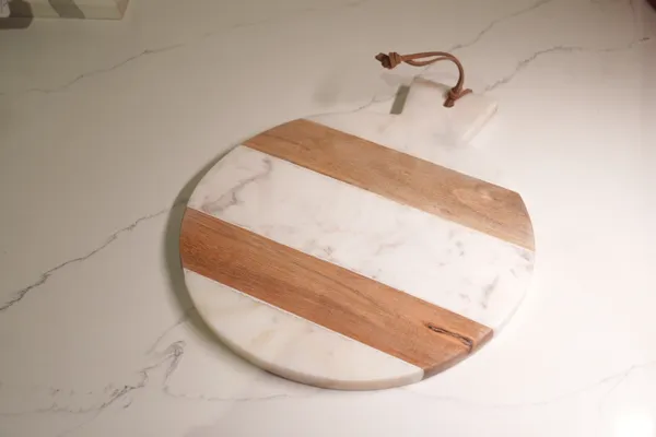 CB11_White_Marble_&_Wood_Chopping_Board_13x10"