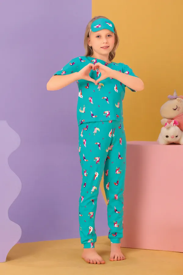 Colorful_Parrot_Dreams_Nightwear