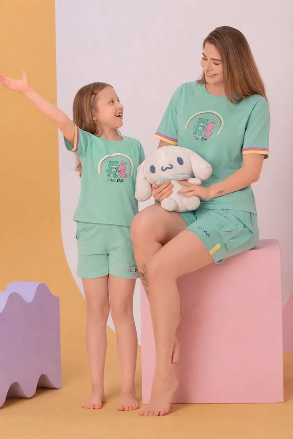Green_Cotton_Twinning_Top_Shorts_Set_For_Moms