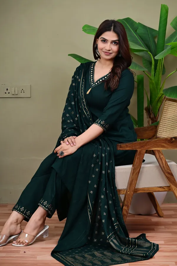 Green_Viscose_Rayon_Embroidered_V_Neck_Straight_Kurta_Pyjama_And_Dupatta_For_Women_And_Girls