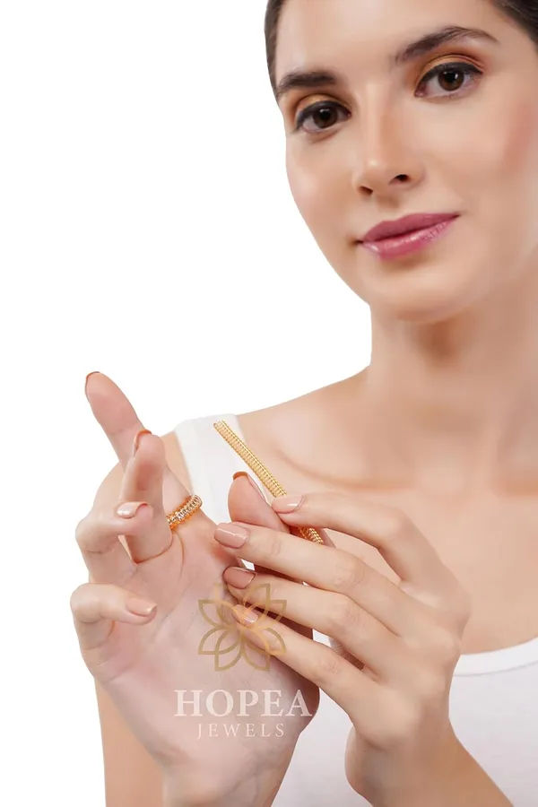 Invisible_Ring_Adjuster_for_Loose_Rings_–_4_Pcs_Silicone_Spring_Ring_Size_Reducer_&_Tightener_(4_Sizes,_Gold)_|_Adjustable_Ring_Sizer_Guard_for_Perfect_Fit